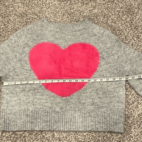 Old Navy Women’s Gray Sweater with Vibrant Pink Heart, Valentines Day size xs - Picture 4 of 9